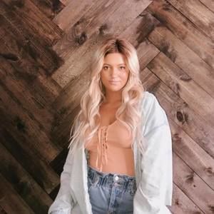 Meet your Posher, Alexis